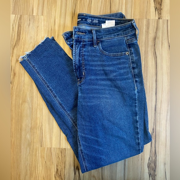 Old Navy Rockstar Super Skinny High-Rise Cropped Denim - Picture 4 of 4